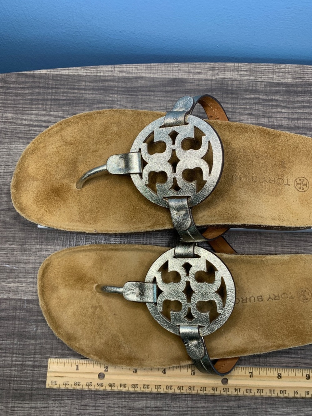 TORY BURCH Leather Logo Sandals, metallic leather-cork size 9.5M - Picture 2 of 6